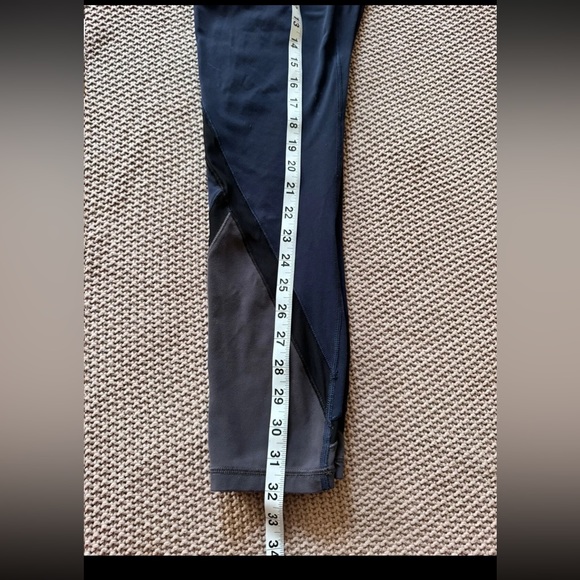 Athleta Women’s Blue Gray‎ Mesh Cutout Capri Leggings Size Small - Picture 10 of 10